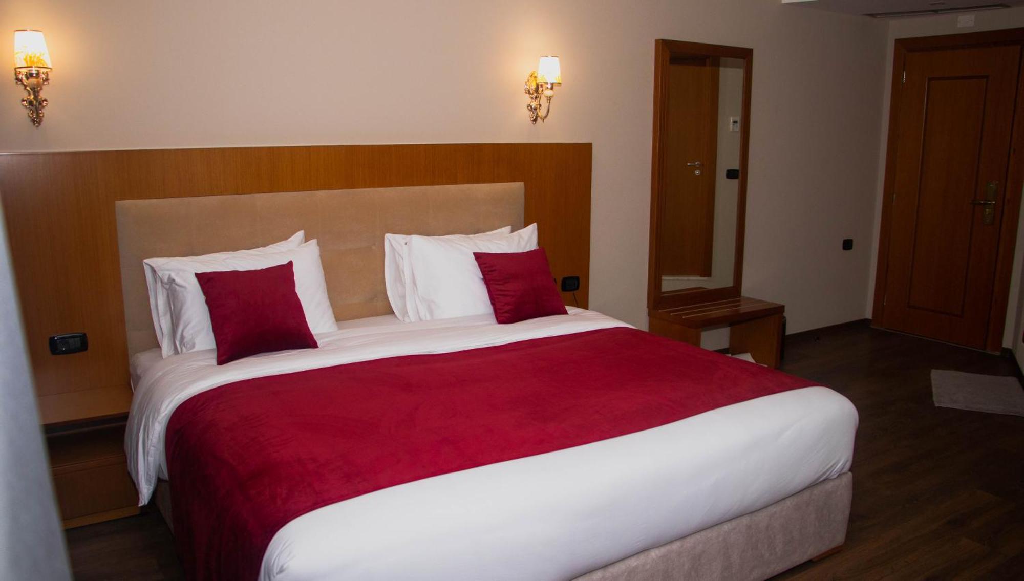 Albanopolis Hotel Tiranë Ngoại thất bức ảnh