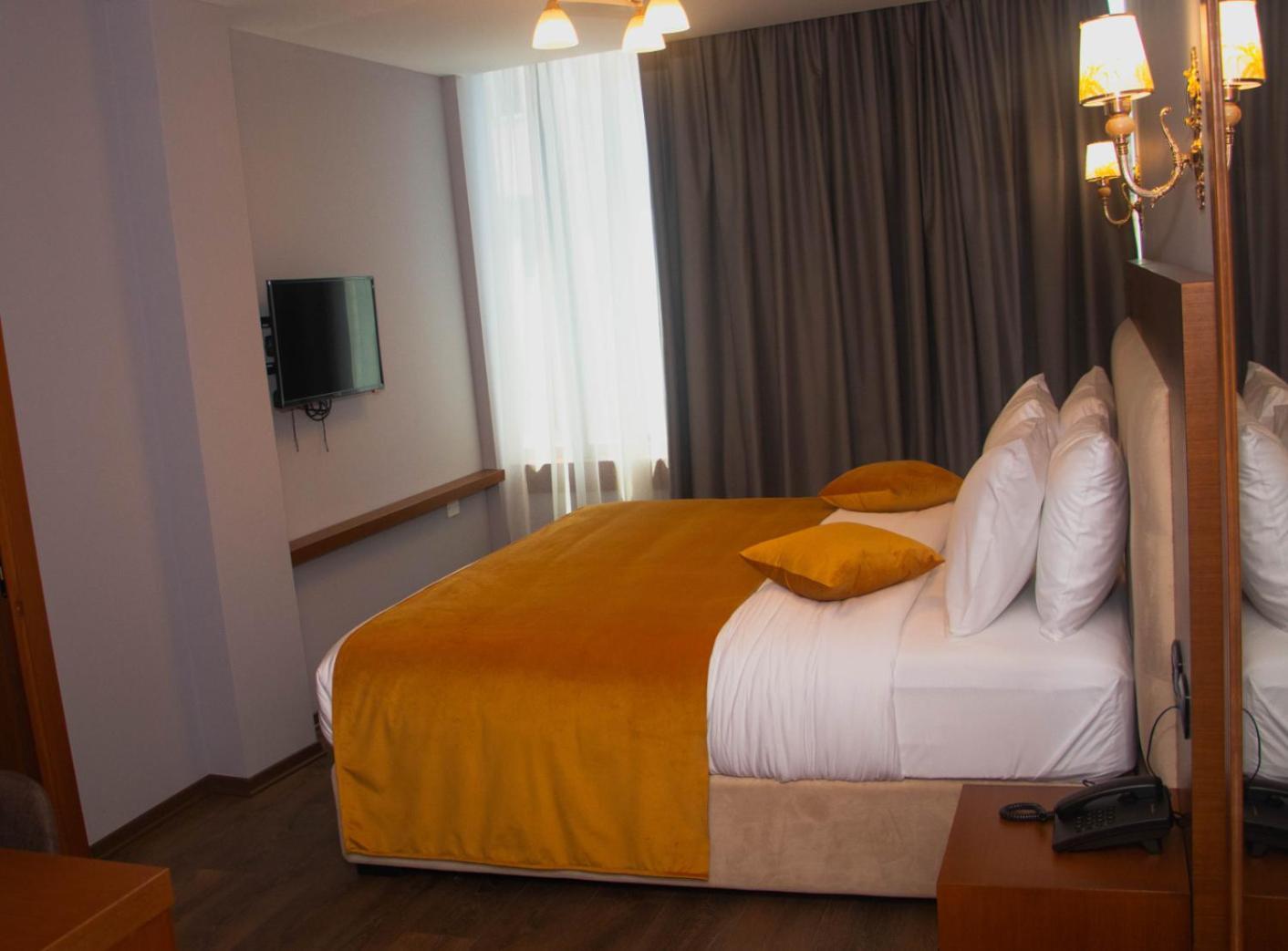 Albanopolis Hotel Tiranë Ngoại thất bức ảnh