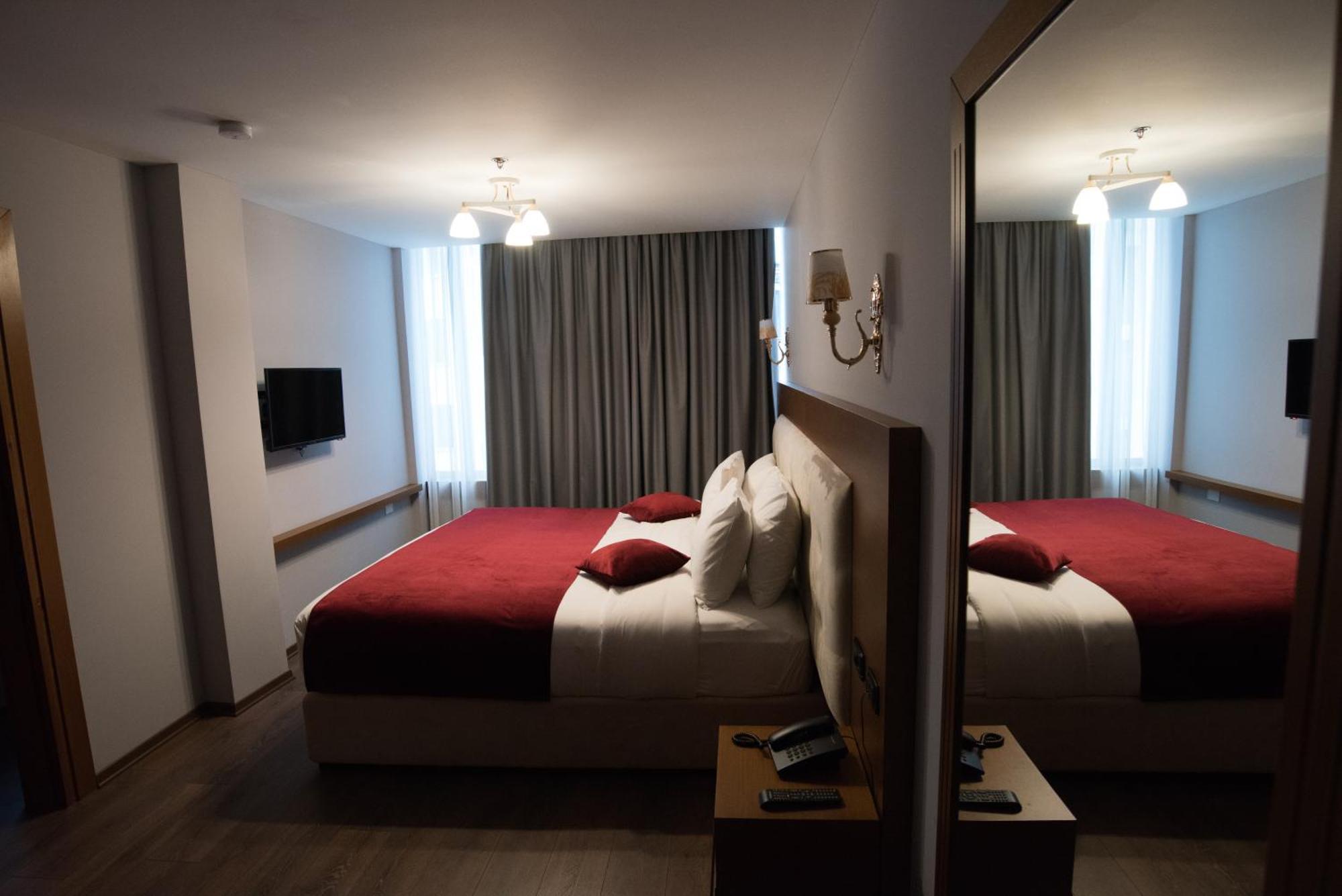 Albanopolis Hotel Tiranë Ngoại thất bức ảnh