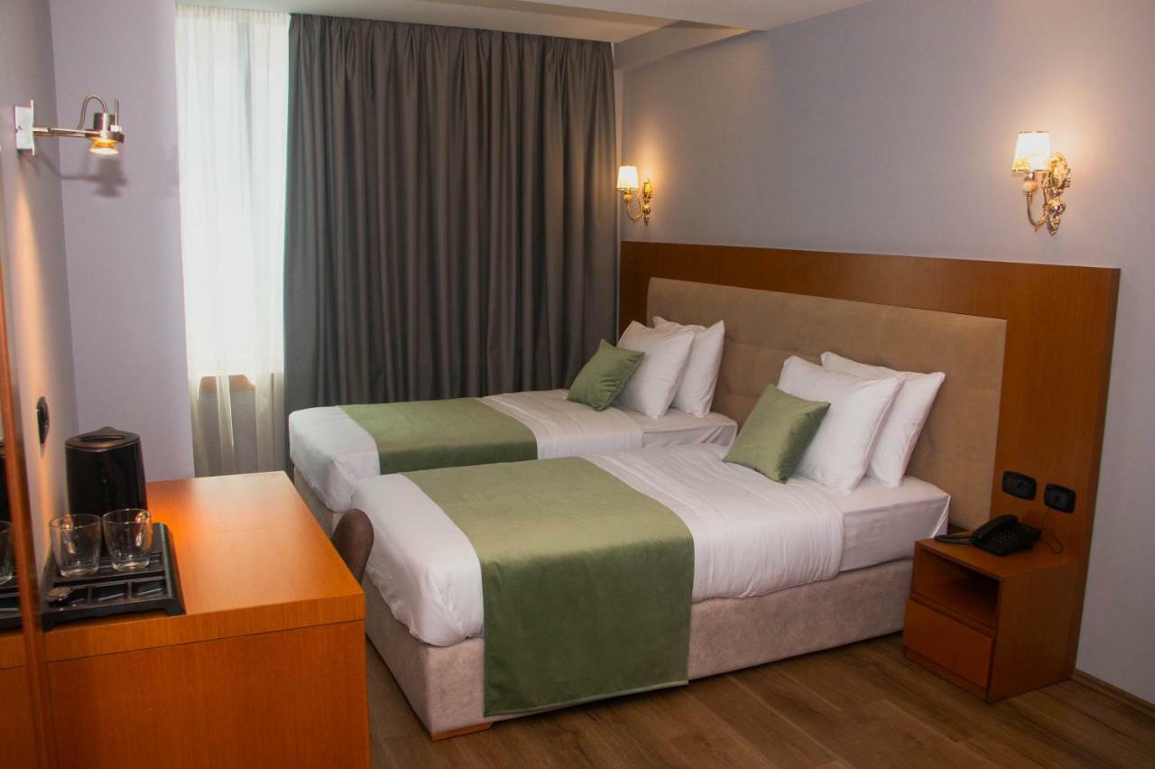 Albanopolis Hotel Tiranë Ngoại thất bức ảnh