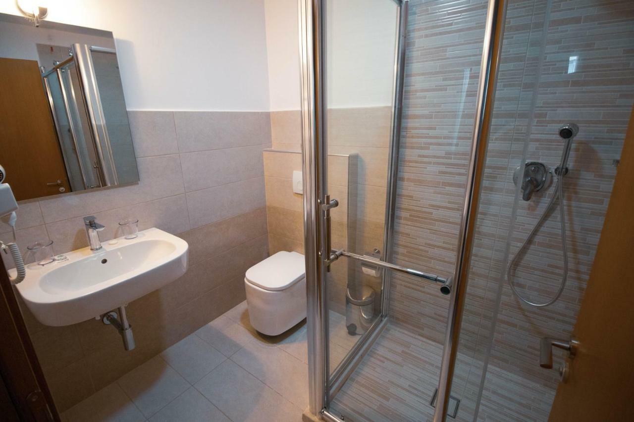 Albanopolis Hotel Tiranë Ngoại thất bức ảnh