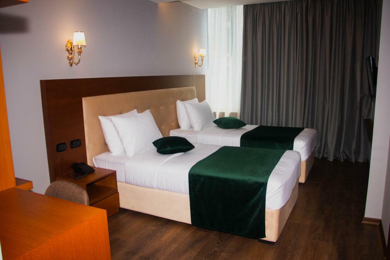 Albanopolis Hotel Tiranë Ngoại thất bức ảnh