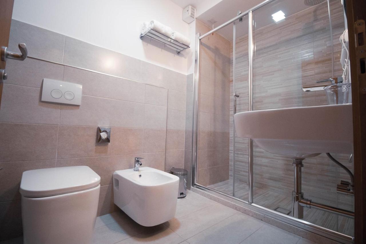 Albanopolis Hotel Tiranë Ngoại thất bức ảnh